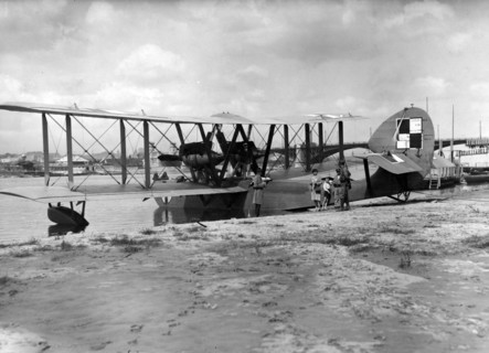 Seaplane Latham 43 HB3 Maritime Aviation Squadron on the beach "Poniatówka" on the Vistula in Warsaw. On the right the Poniatowski bridge is visible ca. 1930