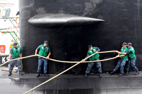 (Sept. 8, 2011) Sailors secure the Los Angeles-class attack submarine USS Dallas (SSN 700) in Diego Garcia. (U.S. Navy photo by Mass Communication Specialist 2nd Class Chris Williamson/Released)