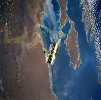 HST, flyaround of the telescope after deployment on this second servicing mission