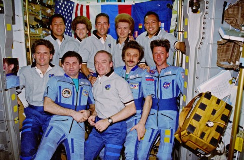Group portrait of STS-84 and Mir 23 crewmembers in the Spacehab