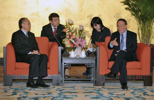 Reportage: Dr. Jim Yong Kim, U.S. Nominee for the World Bank Presidency on "global listening tour" - meeting with Chinese Vice Premier Wang Qishan 3/31/2012