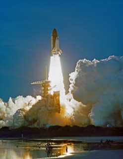 STS-48 Discovery, Orbiter Vehicle (OV) 103, lifts off from KSC LC Pad 39A