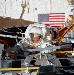 (14 May 1992) --- Astronaut Thomas Akers, STS-49 mission specialist, grabs a strut device as fourth period of extravehicular activity (EVA) gets underway in the Space Shuttle Endeavour's cargo bay.