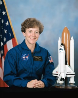 Official Portrait of Astronaut Candidate (ASCAN) Wendy B. Lawrence in