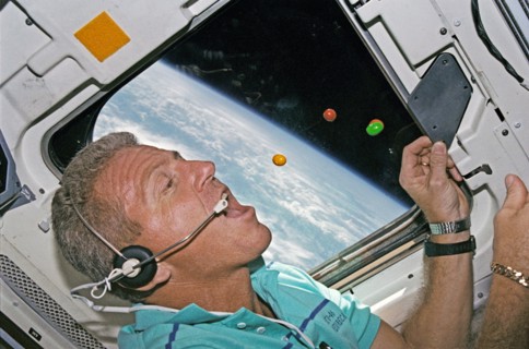 1992 - STS-46 Commander Shriver eats candy (M&Ms) on OV-104's aft flight deck