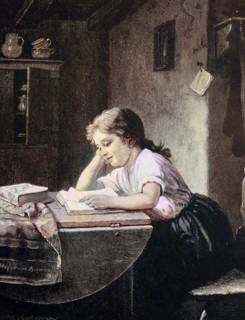 Schulmädchen liest zuhause aufmerksam in einem Buch