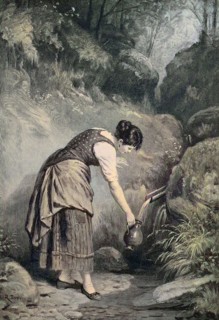 Junge Frau schöpft das Osterwasser am Brunnen