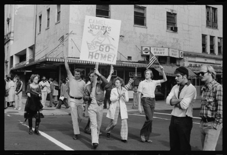 Americans protesting against government of Iran