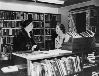 Mrs. Franklin D. Roosevelt chatting with Miss Dorothy Spofford,