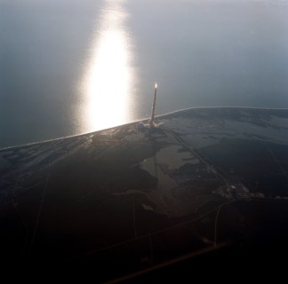(30 Aug. 1984) --- The space shuttle Discovery