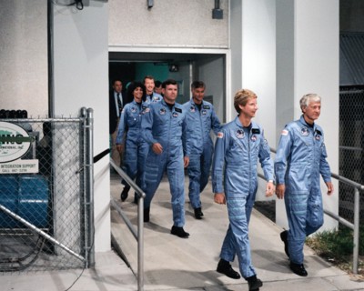 (30 Aug 1984)--- The six members of the 41-D Discovery crew