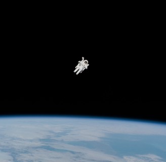 (7 Feb 1984) --- Astronaut Bruce McCandless