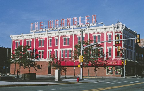 Wrangler Western Wear Lincolnway & Capitol Drive Cheyenne Wyoming ca. 2004