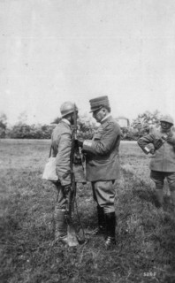 General Diaz decorates a valiant soldier