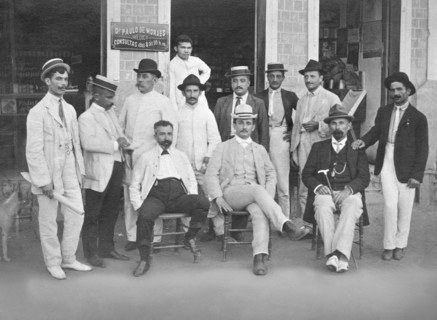 un groupe d'italiens vivant au brésil, membres de touring, pour les membres d'amérique du sud et centrale une cotisation triennale spéciale a été établie dans les années 1920 et la revue 'le vie d'ita...