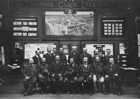l'exposition du cycle et le bâtiment mis en place par le tci pour l'exposition de milan de 1906.