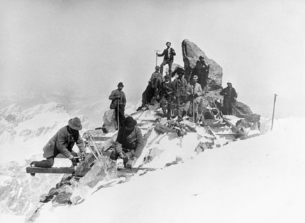 italie, construction de la cabane margherita sur la punta gnifetti du massif de la rosa, 1893