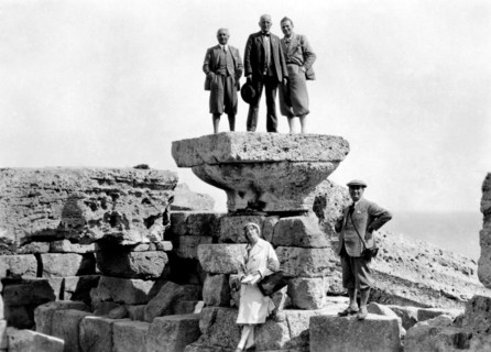 les grandes excursions nationales organisées par le touring dans les années 20 dans les régions "rachetées" (venise tridentine et julienne), dans celles plus éloignées et moins accessibles (sardaigne,...