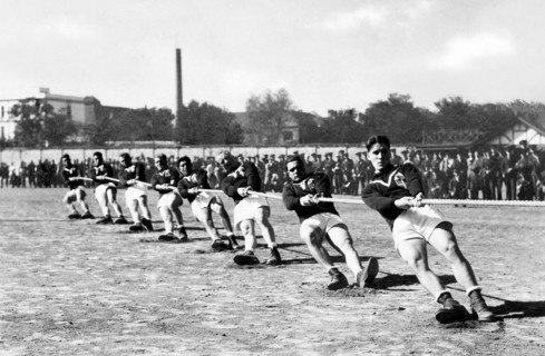 italy, siena, tug of war italian team, 1940