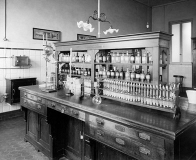 chemistry laboratory, soresina industry, 1920-1930