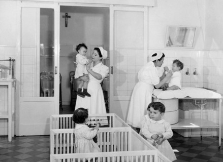 enfants du personnel de l'hôtel palace à madrid, 1956