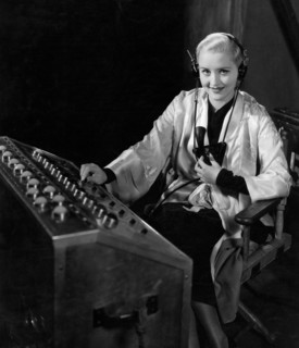 table de contrôle dans une salle de production de films, 1930