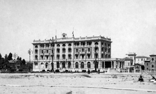lido di cesenatico, le grand hôtel et piazzale vittorio veneto, 1910