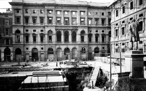 guerre, milan, piazza san fedele et le théâtre manzoni, 1939 1945