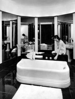 femme dans une salle de bain, 1930