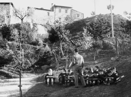 étudiants et école en plein air à san gimignano, 1963