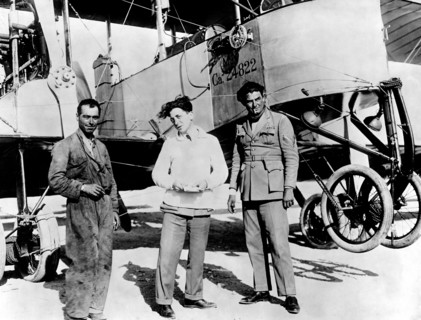 pilotes posant devant un bombardier caproni, 1915-1918