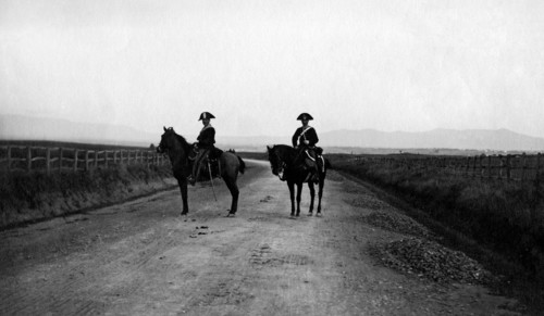 Carabiniers sur une route romaine, 1920