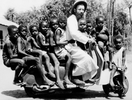 enfants et missionnaire, 1961
