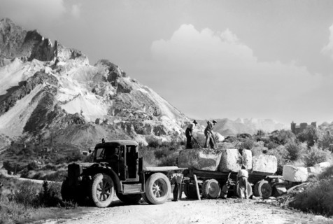 transport de blocs de marbre, 1952