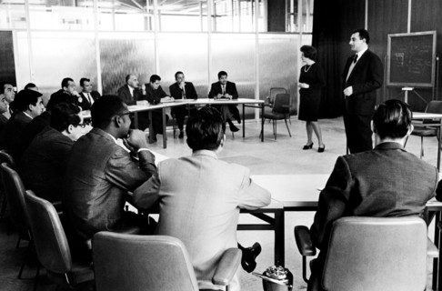 leçon en classe au centre professionnel, 1966
