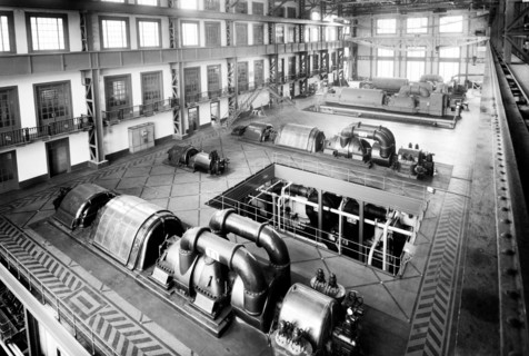 salle des machines de la centrale thermique de genoa, 1955
