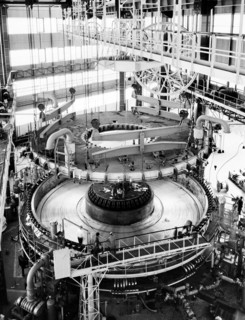 câble sacoï enveloppé dans le réservoir avant la pose, 1966