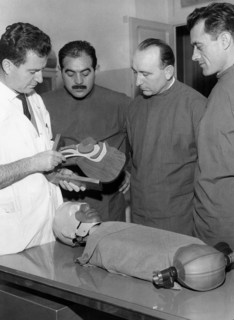 milan, policiers de la circulation lors d'un cours de premiers secours, 1964