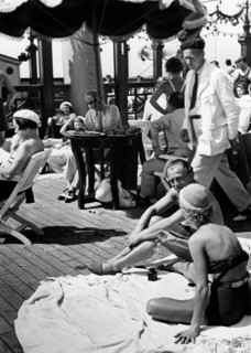 touristes sur le pont, 1930
