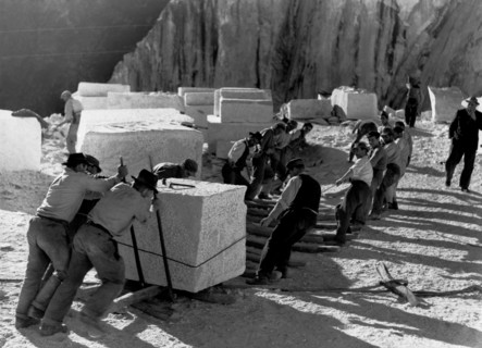Transport de blocs de marbre de Carrare, 1955