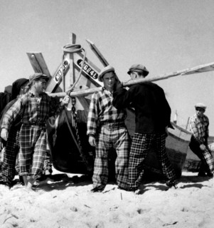pêcheurs à nazarè, portugal, 1955