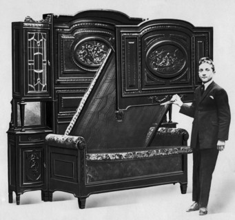 canapé-lit exposé à la foire de milan, 1910