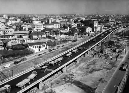 milan, viale certosa, essai de charge du viaduc avant son ouverture, 1958