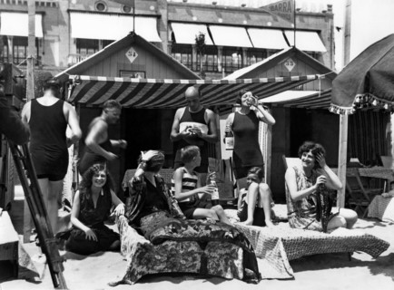 italie, lido de venise, sur la plage de l'hôtel excelsior au lido de venise, 1926