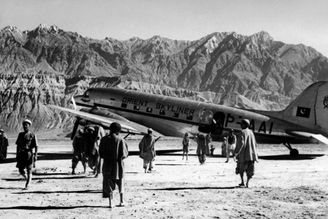 inde, kashmir, fourniture de provisions à skardu dans la région du balkistan, 1956