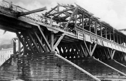 italie, veneto, le vieux pont de bassano del grappa après la guerre, 1945 1950