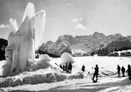 italie, veneto, auronzo, montagne sorapis vue du lac misurina, 1953