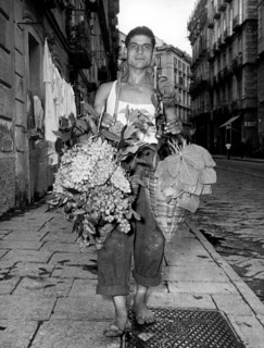 italie, campanie, naples, vendeur de rue, 1956