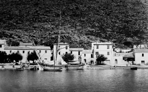 italie, toscane, île de capraia, vue de la côte, 1947