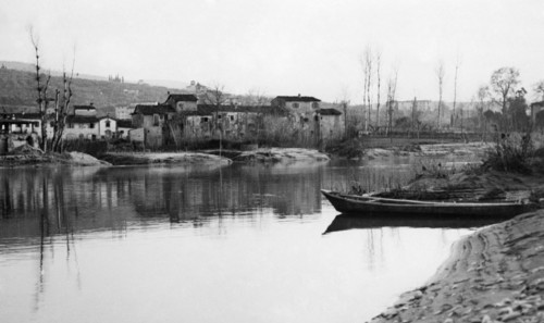 italie, toscane, candeli, vue du village sur la rivière arno, 1930 1940